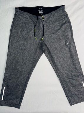 Women’s Nike Running Dri-Fit Capri Leggings Size Medium